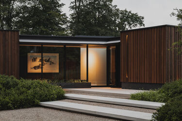 18080 woning gorssel 1 22 modern, modern huis, woonhuis, strak huis, huis aan de ijssel, lage woning, trap, hout, glas, natuur